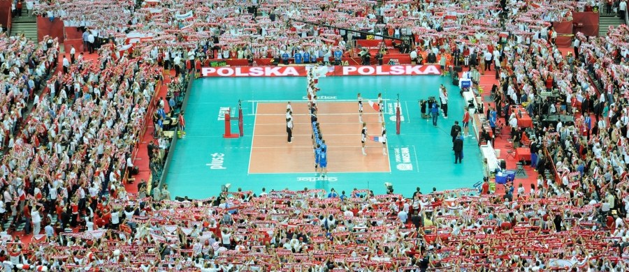 Agenci Centralnego Biura Antykorupcyjnego weszli do stołecznego Ratusza i Komendy Miejskiej Straży Pożarnej. Powodem jest śledztwo ws. podejrzenia łapówki dla strażaków w związku z organizacją meczu otwarcia siatkarskich MŚ na Stadionie Narodowym - donosi reporter RMF FM Krzysztof Zasada.