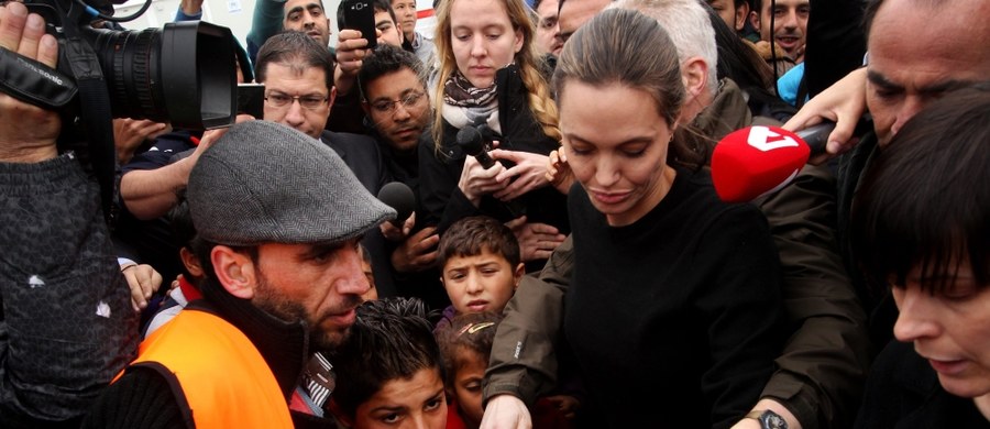 Angelina Jolie odwiedziła uchodźców w porcie Pireus i w obozie w Atenach. Aktorka i specjalna wysłanniczka ONZ ds. uchodźców została również przyjęta przez premiera Grecji Aleksisa Ciprasa.