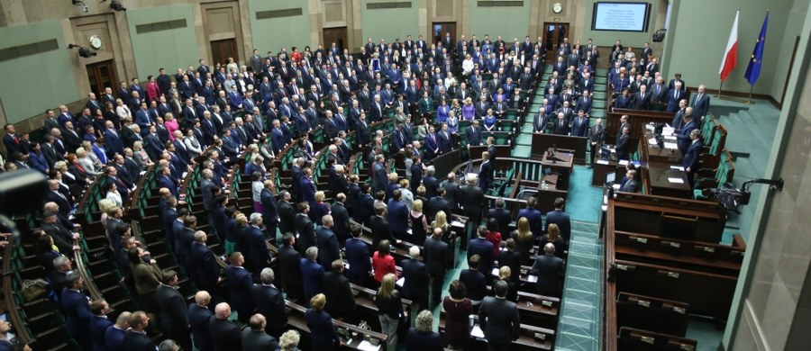 Sejm uchwalił specustawę związaną z zaplanowanym na lipiec szczytem NATO w Warszawie. Zamówienie na dostawy, usługi i roboty budowalne w związku ze szczytem mają być wyłączone spod Prawa zamówień publicznych, przy zachowaniu podstawowych standardów.