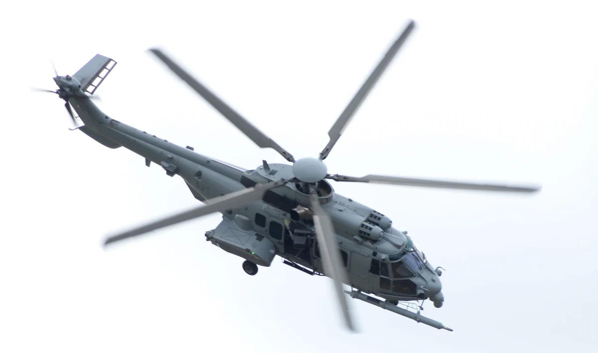 „Nasza oferta jest ciągle najlepsza! Chodzi bowiem nie tylko o helikoptery wojskowe, ale szerzej - o rozwój działalności koncernu Airbus w Polsce” - tak trwające negocjacje offsetowe - towarzyszące przetargowi na śmigłowce dla polskiej armii - komentuje w rozmowie z paryskim korespondentem RMF FM Markiem Gładyszem rzecznik firmy Airbus Helicopters. Guillaume Steuer sugeruje, że wybór caracali będzie korzystny dla całej polskiej gospodarki, bo - jak zapewnia - koncern Airbus ma zamiar w przyszłości coraz więcej inwestować w naszym kraju. 