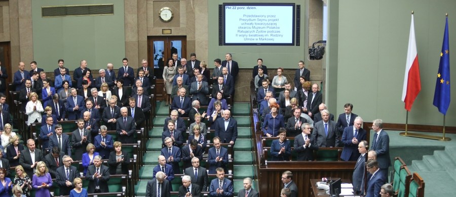 W Sejmie trwa ostry spór o opinię Komisji Weneckiej. Opozycja zażądała wyjaśnień, dlaczego rząd nie publikuje wyroku Trybunały Konstytucyjnego i co zrobi z opinią komisji, która do tego wzywa.