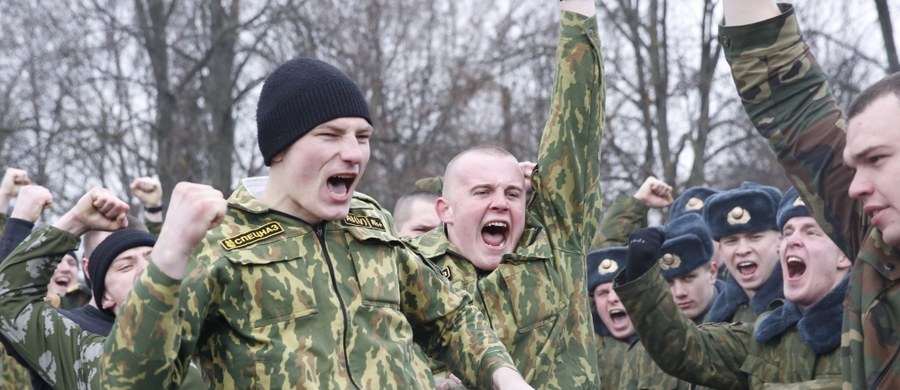 Ministerstwo Obrony Białorusi rozpoczęło mobilizację rezerwistów w ramach kompleksowego sprawdzania gotowości sił zbrojnym – poinformowała państwowa agencja BiełTa. Obecnie trwa drugi etap rozpoczętego w styczniu sprawdzianu.
