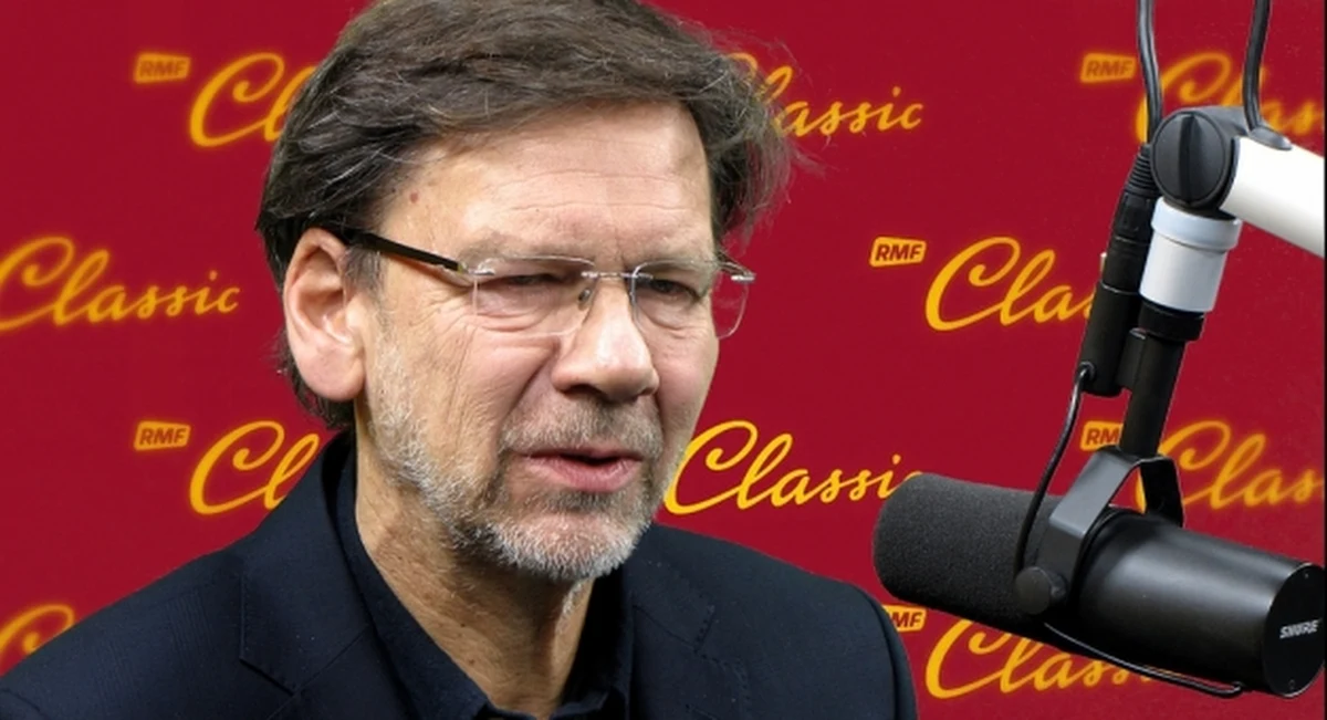 "Swoje wspomnienia związane ze sportem i miłością lubię. Gorzej wspominam smutnego pana, który nie dawał mi paszportu i smutnego pana, który nie pozwalał mi pracować naukowo" - mówi, o PRL-u, gość "Dania do Myślenia" w RMF Classic, psycholog i psychoterapeuta Jacek Santorski. Jego zdaniem "PRL miał wymiar socjalny takiego uspokajania potencjalnego odruchu niezadowolenia społecznego przez zagłaskanie". Propaganda? "Działa tak, że redukuje nam dysonans poznawczy. Gdyby nam się coś nie podobało, to trzeba przymknąć na to oko i powiedzieć: dobra, mogło być gorzej" - uważa gość RMF Classic. Dodaje, że "PRL w pewnym sensie był kolejną odsłoną folwarczności polskiej 400 letniej". W odniesieniu do obecnych rządów, Santorski mówi, że dziś nam folwark taki, który próbowaliśmy tu stworzyć, nie wychodzi, no i trzeba się cofnąć". 