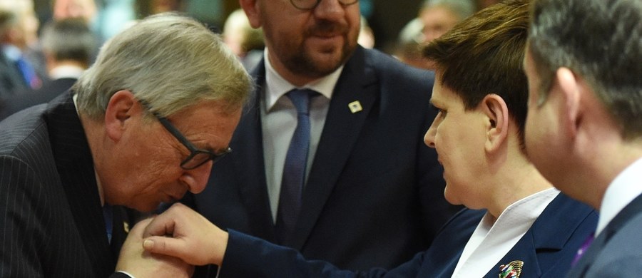 Premier Beata Szydło poinformowała, że podczas spotkania z szefem Komisji Europejskiej na marginesie szczytu UE w Brukseli rozmawiała z Jean-Claude'em Junckerem m.in. o jego wizycie w Polsce. Do wizyty ma dojść w najbliższych tygodniach.