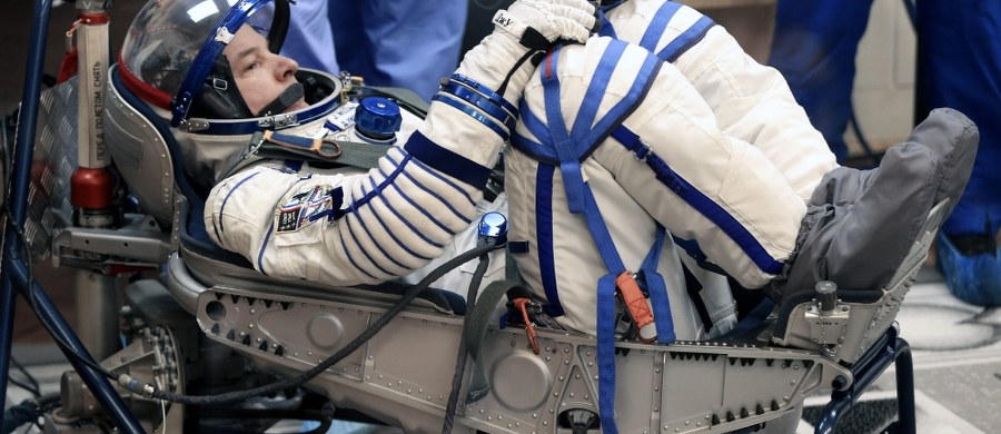 Rosyjski statek kosmiczny Sojuz TMA-20M z trzyosobową załogą, który wystartował z kosmodromu Bajkonur w Kazachstanie, zacumował pomyślnie do Międzynarodowej Stacji Kosmicznej (ISS) - poinformowała nad ranem rosyjska agencja kosmiczna Roskosmos.