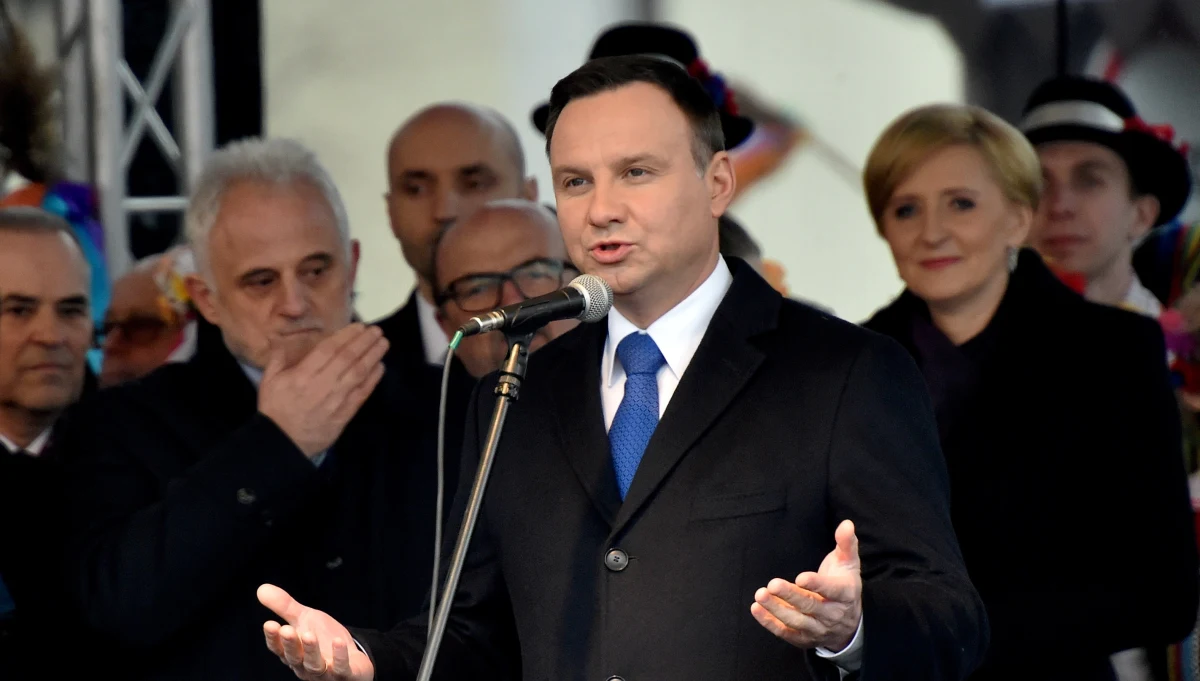 Prezydent Andrzej Duda zdradził, że tematem jego rozmów z amerykańskimi senatorami były głównie kwestie bezpieczeństwa w Europie Środkowej i obecna sytuacja w tej dziedzinie. "Bardzo dobre spotkanie, w bardzo dobrej atmosferze" - ocenił prezydent.