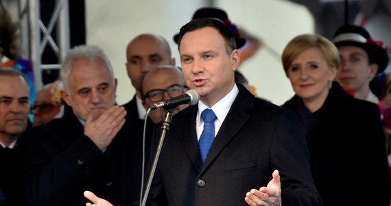 Prezydent Andrzej Duda zdradził, że tematem jego rozmów z amerykańskimi senatorami były głównie kwestie bezpieczeństwa w Europie Środkowej i obecna sytuacja w tej dziedzinie. "Bardzo dobre spotkanie, w bardzo dobrej atmosferze" - ocenił prezydent.