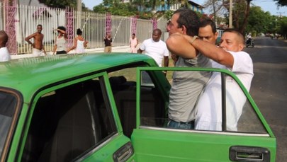 Brutalne zatrzymanie kubańskiego dziennikarza przez tajną policję