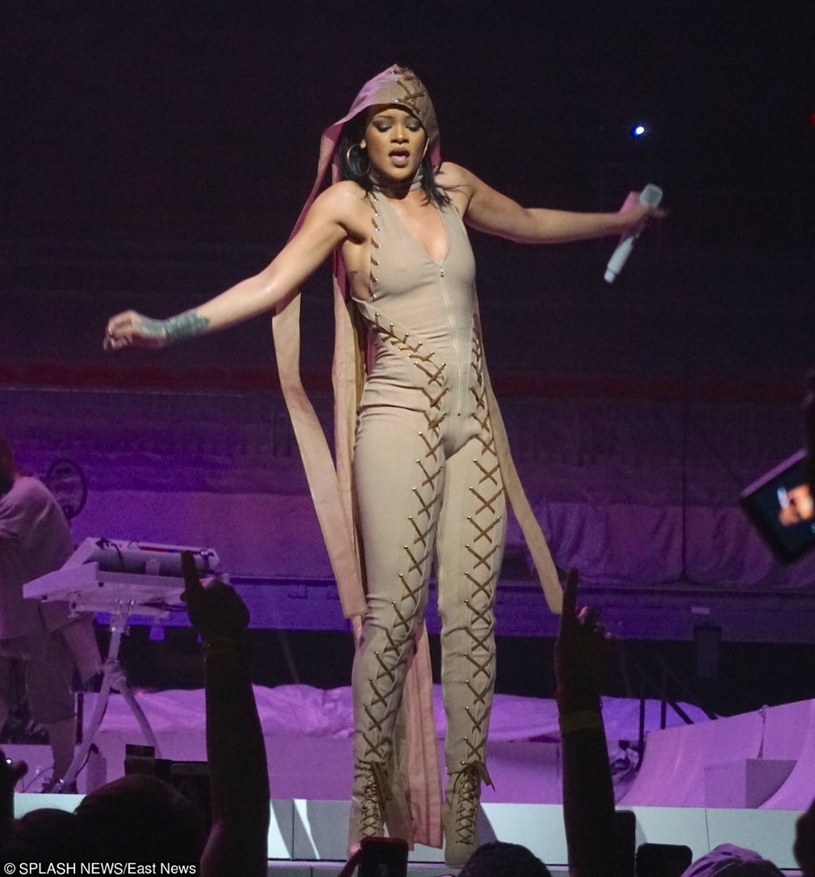 W marcu Rihanna ruszyła w trasę koncertową promującą płytę "Anti". Pierwsze koncerty przebiegają bez problemów. Przy okazji jednego ze swoich występów wokalistka odkryła talent u jednego z fanów. 