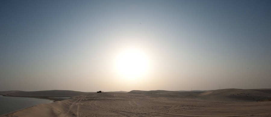 ​Organizatorzy piłkarskich mistrzostw świata w 2022 roku w Katarze rozważają opcję namiotów w beduińskich wioskach na pustyni jako miejsc noclegowych dla kibiców. Zabraknie bowiem miejsc w hotelach. Szacuje się, że do Kataru przybędzie 500 tysięcy fanów.