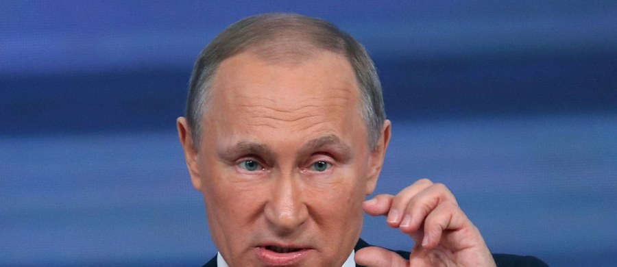 Zaufanie do Władimira Putina wśród Rosjan spadło o 10 pkt proc. w ciągu minionego roku - podaje niezależne Centrum Lewady. Jednocześnie wzrosła liczba respondentów, którzy chcieliby, aby Putin kolejny raz został wybrany na prezydenta.