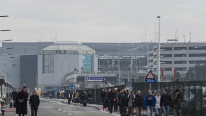 Polak pracujący na lotnisku w Brukseli: Terminal obstawiła policja z bronią maszynową