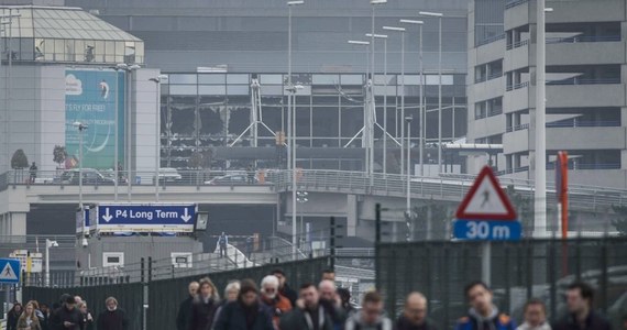 Ulice w okolicy stacji metra Maelbeek w dzielnicy europejskiej, gdzie doszło rano do serii eksplozji, zostały zamknięte. Na ulicach Brukseli w wielu miejscach miasta słychać syreny pędzących samochodów policji i karetek. Widać płaczących ludzi. W wybuchach zginęło kilkanaście osób. 
