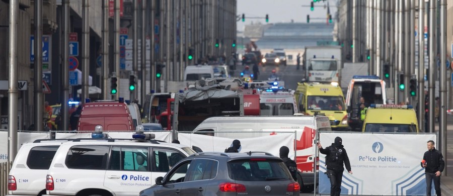 ​"W zamachu w Brukseli chodziło o wywołanie jak największego chaosu, jak największego efektu psychologicznego" - powiedział dyrektor Centrum Badań nad Terroryzmem Collegium Civitas Krzysztof Liedel. Jak dodał, pewną nowością w działaniu terrorystów jest zamach na lotnisku. "To jest klasyczny atak symultaniczny, to znaczy skoordynowane w czasie, w różnych miejscach, ataki terrorystyczne. One są obliczone na to, żeby wywołać jak największy chaos, jak największy efekt psychologiczny. Chodzi tutaj tak naprawdę o to, by zabić jak najwięcej ludzi. Cele są miękkie - czyli te miejsca, gdzie gromadzi się duża liczba osób" - zaznaczył Liedel.