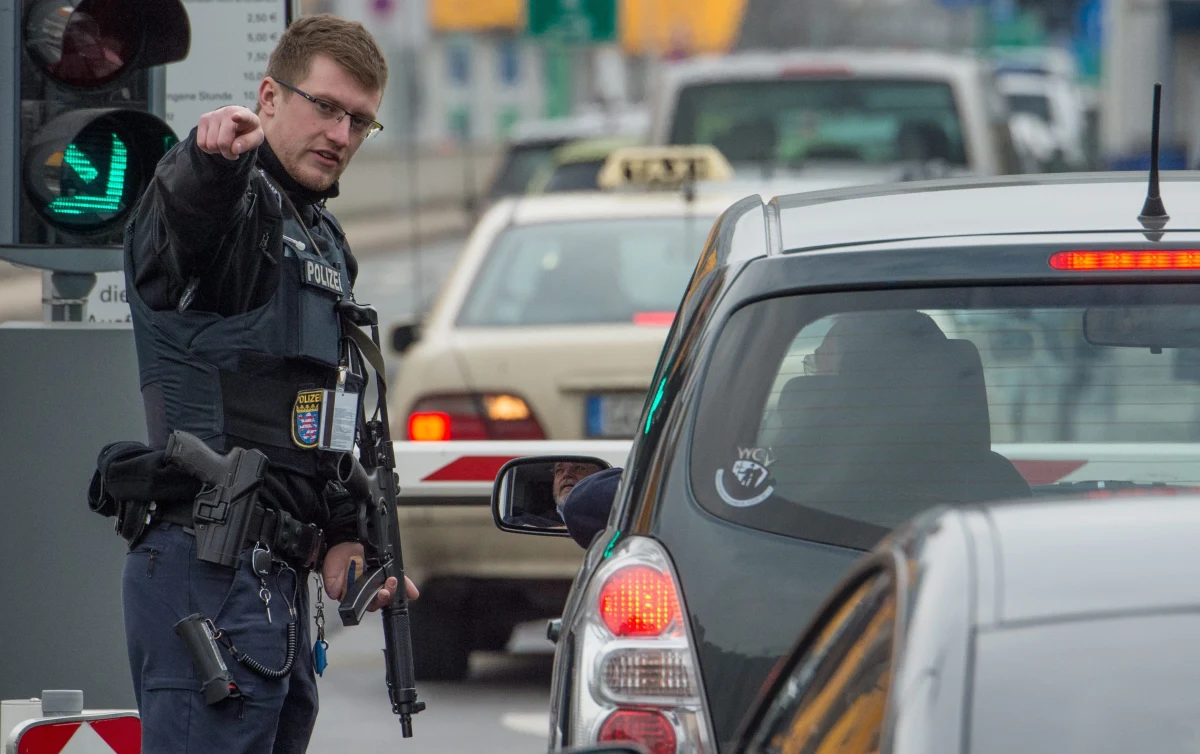 Mimo prowadzonej na dużą skalę operacji służb, zamachowcy pokazali, że są zdolni do zorganizowania złożonej akcji terrorystycznej - tak serię wybuchów, do których doszło w Brukseli, komentuje prof. Krzysztof Kubiak z Uniwersytetu Jana Kochanowskiego w Kielcach.
