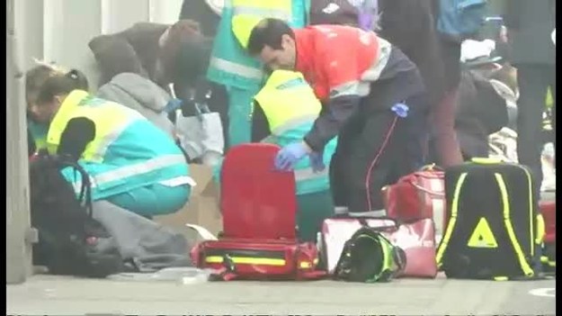 22 marca w stolicy Belgii doszło do zamachów terrorystycznych, do których przyznaje się Państwo Islamskie. Do wybuchów doszło na lotnisku Zaventem pod Brukselą oraz na stacji metra Maalbeek. Według dotychczasowych informacji w atakach dżihadystów zginęły co najmniej 34 osoby. Ponad 200 zostało rannych.
