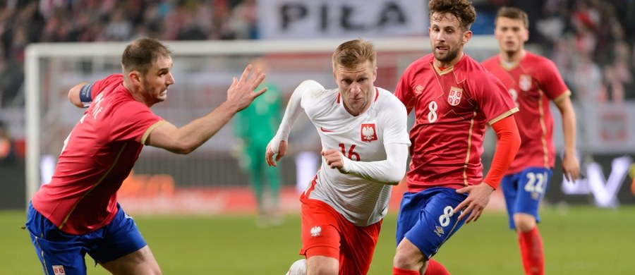 W meczu towarzyskim przy Bułgarskiej w Poznaniu reprezentacja Polski, na 81 dni przed pierwszym starciem na Euro 2016, pokonała Serbię 1-0. Bohaterem meczu został Jakub Błaszczykowski. Wygraną zawdzięczamy też Wojciechowi Szczęsnemu, który obronił kilka stuprocentowych sytuacji.
