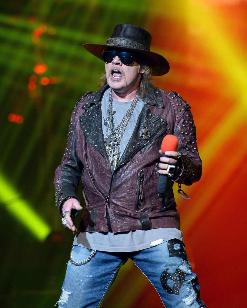 Radiowy dziennikarz w USA podał, że na 10 koncertów AC/DC mającego problemy zdrowotne wokalistę Briana Johnsona zastąpi... Axl Rose z Guns N'Roses!