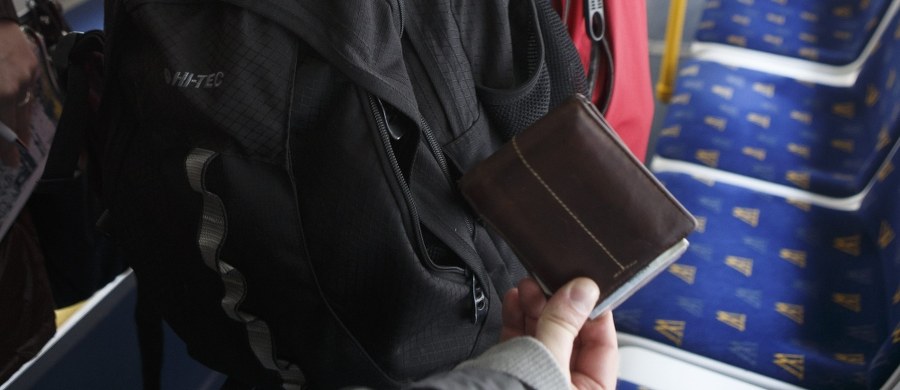 Złodzieje nie świętują - przypomina policja i ostrzega przed nasilonymi w tym czasie kradzieżami i włamaniami. Na ogarniętych szałem zakupów czyhają kieszonkowcy. Ci, którzy na Wielkanoc wyjeżdżają, mogą stać się ofiarą włamywaczy.