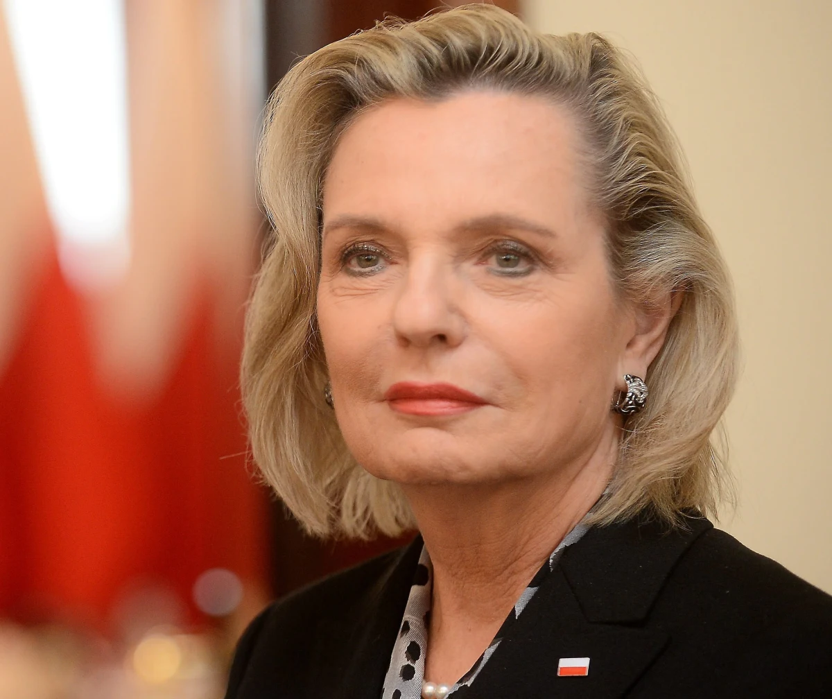 Ministerstwo Kultury i Dziedzictwa Narodowego poinformowało o otrzymaniu pisma zawierającego rezygnację Anny Marii Anders ze stanowiska przewodniczącej Rady Ochrony Pamięci Walk i Męczeństwa oraz z członkostwa w Radzie. Jak podkreśliła rzeczniczka resortu, minister kultury prof. Piotr Gliński "w najbliższym czasie podejmie decyzję o uruchomieniu procedury wymaganej przepisami ustawy o Radzie Ochrony Pamięci Walk i Męczeństwa".