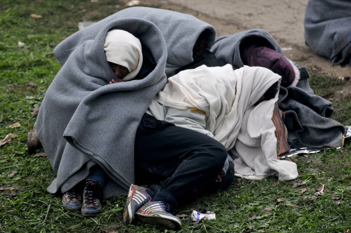 Czeska policja zatrzymała Polaka, który przewoził 17 nielegalnych imigrantów prawdopodobnie z Iraku. 39-letniego Polaka zatrzymano na autostradzie D2 niedaleko słowackiej granicy. 