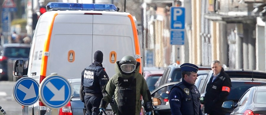 Belgijska prokuratura poinformowała o postawieniu zarzutów trzem podejrzanym o terroryzm mężczyznom. Według lokalnych mediów, jeden z nich został zarejestrowany we wtorek przez kamerę na brukselskim lotnisku wraz z dwoma zamachowcami samobójcami.