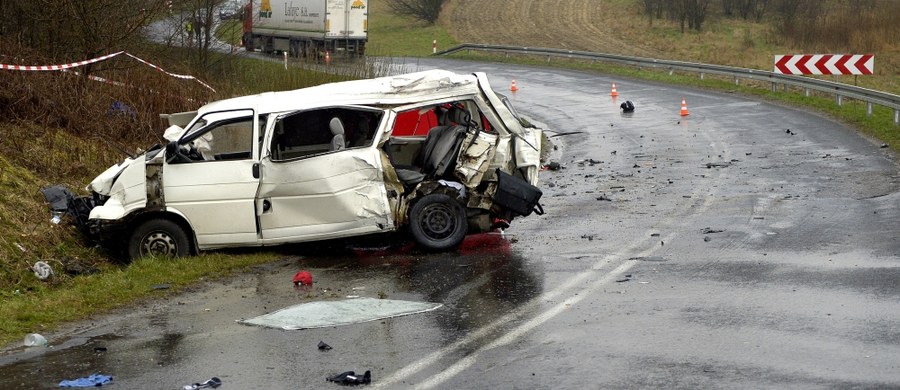 18 osób zginęło, a 179 osób zostało rannych w 142 wypadkach - to bilans z piątku i soboty na polskich drogach. Najtragiczniejsza okazała się Wielka Sobota - zginęło 16 osób.