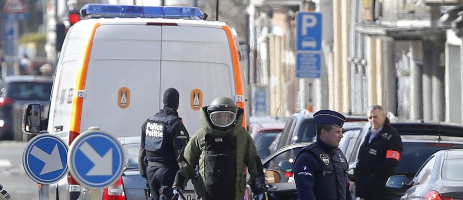 Belgijska policja przeprowadziła w niedzielę 13 nowych operacji w kilku dzielnicach Brukseli i wokół stolicy w ramach śledztwa dotyczącego terroryzmu. Przesłuchano 9 osób, z których cztery wciąż przebywają w areszcie - poinformowała prokuratura.