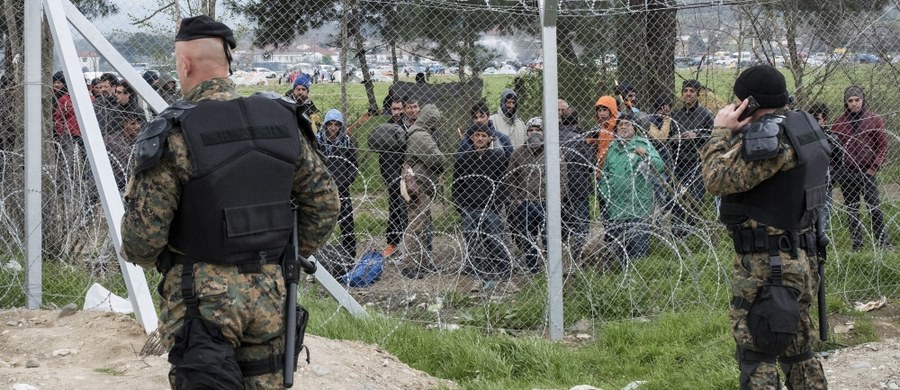 Szef MSZ Niemiec Frank-Walter Steinmeier ostro skrytykował jednostronną decyzję Austrii i innych krajów z Europy Środkowej o zamknięciu "szlaku bałkańskiego" dla imigrantów z Bliskiego Wschodu. Skutkiem jest - jego zdaniem - humanitarny kryzys w Grecji. "Pozbywanie się własnych problemów kosztem innych europejskich partnerów nie jest właściwą metodą w relacjach między Europejczykami" - ocenił szef niemieckiej dyplomacji.