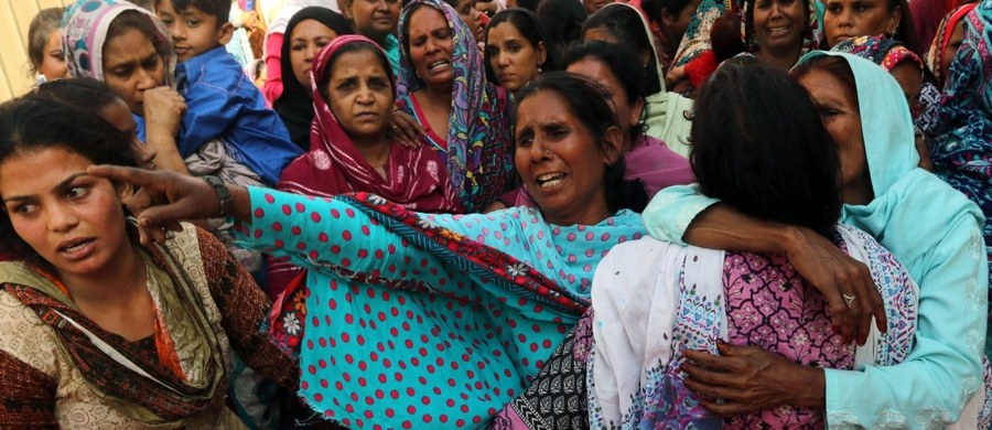 "Nie ma i nie będzie naszej zgody na wszelkie akty terroryzmu, zwłaszcza te najokrutniejsze, których ofiarami padają kobiety i dzieci" - napisał prezydent Andrzej Duda w depeszy kondolencyjnej w związku z zamachem w Pakistanie. W niedzielę zginęły tam 72 osoby, w tym 30 dzieci.