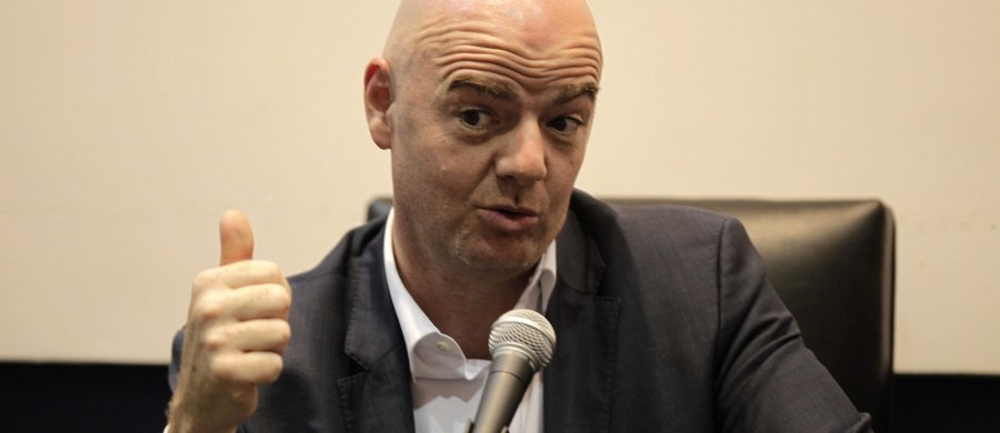 "Musimy umożliwić występ w finałach mundialu większej liczbie drużyn. Ten pomysł może uda się zrealizować w 2026 roku" - zapowiedział prezydent FIFA Gianni Infantino podczas wizyty w Ameryce Południowej. Szwajcar już w czasie kampanii przed wyborami nowego szefa FIFA zapowiadał, że jego celem jest powiększenie liczby zespołów uczestniczących w MŚ do 40.