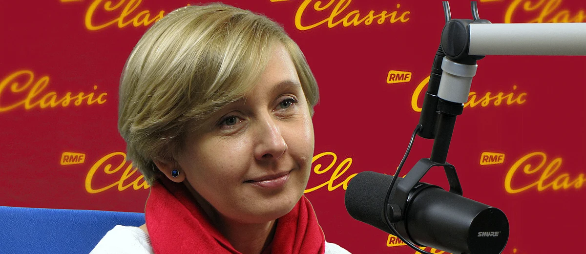 „PiS zrobił korzystny ruch, jak na partię rządzącą, bo przesunął spór z Nowogrodzkiej i Kancelarii Premiera do Sejmu. Spór zostanie trochę wyciszony, albo zagadany i na pewno rozwleczony w czasie. Na tym zależy rządzącym” – mówi, o spotkaniu szefów klubów parlamentarnych z prezesem PiS, gość „Dania do Myślenia” w RMF Classic, politolog z Instytutu Nauk Politycznych UW Anna Materska-Sosnowska. Jej zdaniem „to ma być gest Prawa i Sprawiedliwości do wyborców PiS-u - zobaczcie, my wyciągamy rękę – ale tutaj nie ma żadnej propozycji kompromisu”. Materska-Sosnowska uważa, że porażką rządzących jest to, że sprawa Trybunału Konstytucyjnego przybrała aż taki rozgłos. „Prawie 70 proc. badanych uważa, że orzeczenie Trybunału powinno być opublikowane i wypowiada się na temat” – dodaje. Kto powinien rozwiązać spór wokół Trybunału? „Prezydent. Niestety jest po złej stronie mocy, w sposób czynny bierze udział w sporze konstytucyjnym” – uważa politolog.