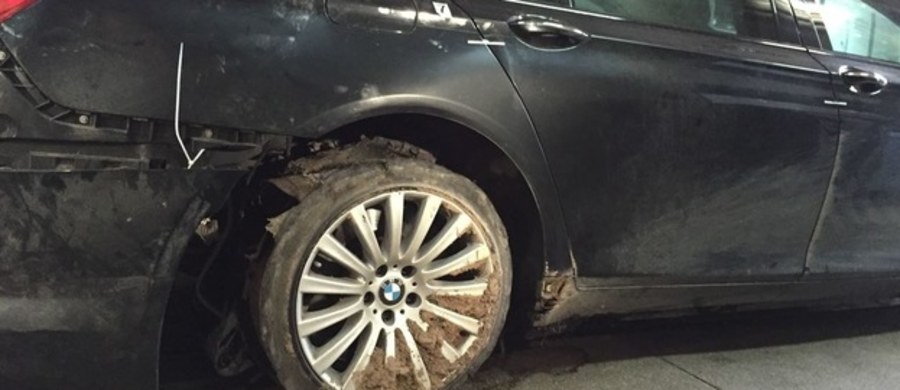 Prezydencka limuzyna natrafiła na przedmiot leżący na jezdni i dlatego przebiła się opona - to opinia biegłych w sprawie incydentu z BMW Andrzeja Dudy, do którego doszło 4 marca na autostradzie A4. 