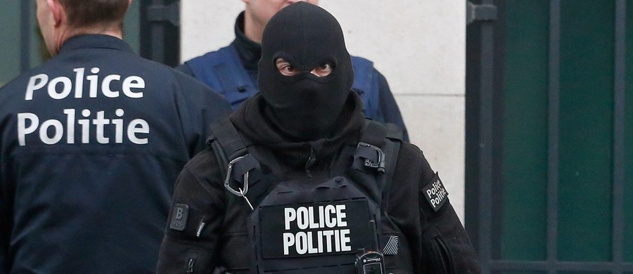 Belgijska policja wspierana przez wojsko zamknęła ulice przy autostradzie E17 prowadzącej do Lille we Francji. To operacja antyterrorystyczną związana z zatrzymanym w ubiegłym tygodniu pod Paryżem Redą Kriketem – potwierdza prokuratura federalna. Mężczyzna planował przeprowadzić zamach we Francji. 