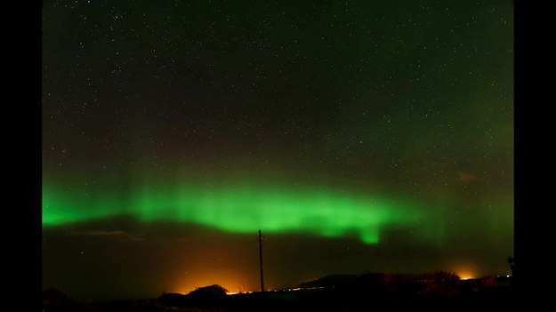 Zobaczcie imponujący film przedstawiający zorzę polarną. Nakręcono go 27 marca w pobliżu Rejkiawiku w Islandii.