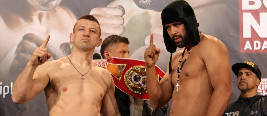 Tomasz Adamek, który w sobotę zmierzy się z Amerykaninem Erikiem Moliną, okazał się lżejszy od swojego przeciwka. Pojedynek zawodników będzie walką wieczoru podczas gali bokserskiej w Tauron Arenie Kraków.