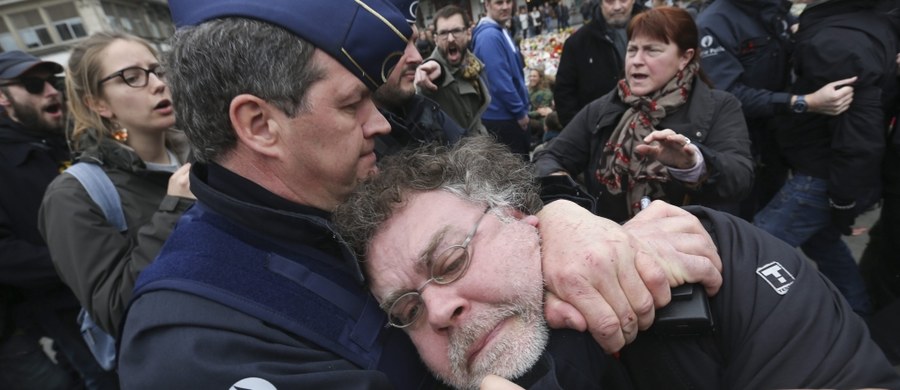 Policja zatrzymała kilkunastu uczestników demonstracji przeciwko rasizmowi, która odbyła się na Placu Giełdy w Brukseli. Funkcjonariusze złapali także dwóch uczestników kontrdemonstracji ultraprawicy w brukselskiej dzielnicy Molenbeek. 