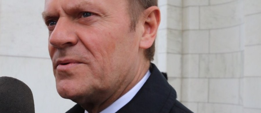 "Krytycznie oceniam to, co dzieje się w Polsce" – powiedział w rozmowie z dziennikarzami Donald Tusk, który uczestniczył w Szczycie Bezpieczeństwa Nuklearnego w Waszyngtonie. Przewodniczący Rady Europejskiej podkreślił, że istotny wątek szczytu stanowiła kwestia zagrożenia terrorystycznego. "Świat jest ciągle bardzo niestabilny" - stwierdził. 