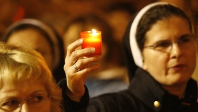 Wierni na całym świecie zapalili światła dla Jana Pawła II