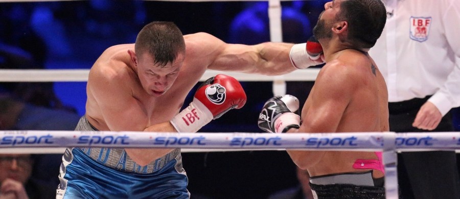 Tomasz Adamek (50-5, 30 KO) przegrał przez nokaut w 10. rundzie z Amerykaninem Erikiem Moliną (25-3, 17 KO). Pojedynek ten był walką wieczoru gali bokserskiej, która odbyła się w Tauron Arenie Kraków. Po zakończonej walce Adamek zapowiedział, że definitywne kończy karierę.