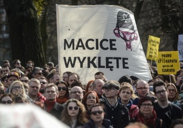 Protesty przeciwko całkowitemu zakazowi aborcji. "Nie chcemy kato-szariatu"