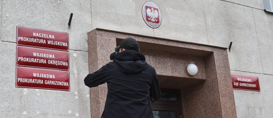 "Nie wiemy, gdzie pracujemy, a nawet czy w ogóle mamy pracę" - takie słowa usłyszał od wojskowych prokuratorów reporter RMF FM. Od dziś prokuratury wojskowe weszły w skład cywilnego wymiaru sprawiedliwości.