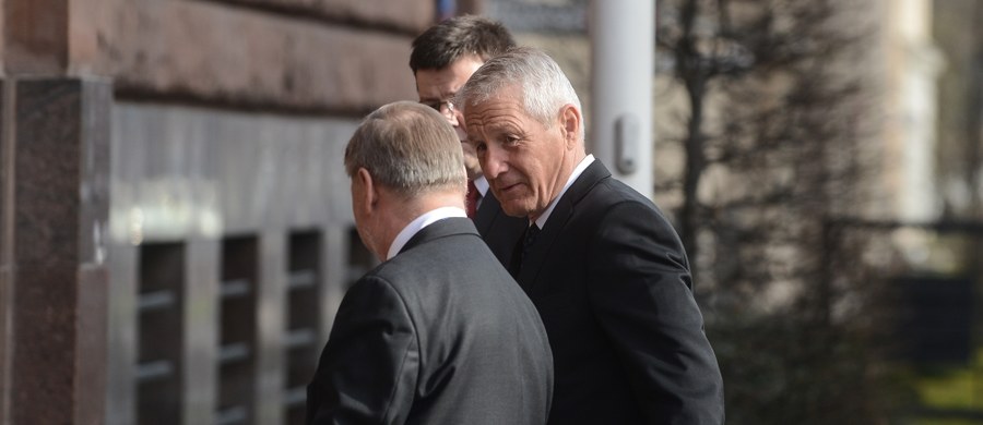 "Trybunał Konstytucyjny jest sparaliżowany; problem powinien być rozwiązany w parlamencie" - ocenił sekretarz generalny RE Thorbjoern Jagland, który rozmawiał z polskimi politykami. Według premier Beaty Szydło w Polsce nie dzieje się nic, co "miałoby absorbować opinię europejską".