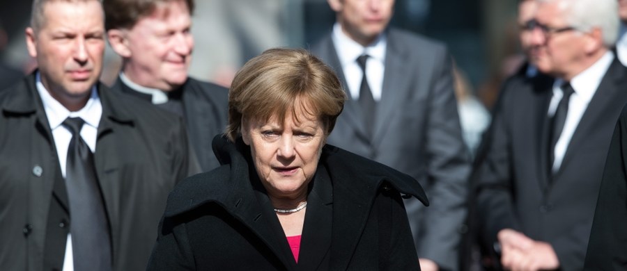 2000 euro musi zapłacić niemiecki hejter, który w internecie nawoływał do ukamienowania kanclerz Angeli Merkel. Taką karę sąd w Dortmundzie wymierzył w poniedziałek 28-letniemu mieszkańcowi Bochum w Zachodnich Niemczech.
