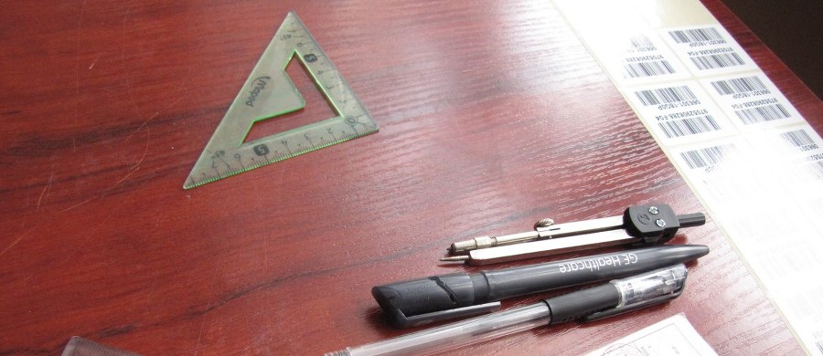 Blisko 348 tys. uczniów VI klas szkół podstawowych w całej Polsce przystąpiło po godz. 9 do sprawdzianu dla szóstoklasistów. Są oni - zgodnie z zapowiedziami MEN - ostatnim rocznikiem, który przystępuje do sprawdzianu; od przyszłego roku ma on zostać zlikwidowany. Jak poinformował przed rozpoczęciem sprawdzianu dyrektor Centralnej Komisji Egzaminacyjnej Marcin Smolik, do CKE nie dotarły informacje, że w którejś ze szkół mogą być problemy z przeprowadzeniem egzaminu.
