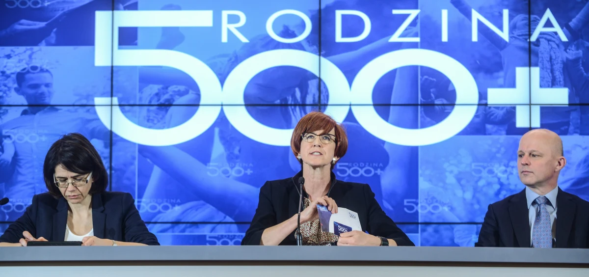 Uchwalony w – tradycyjnym dla obozu rządzącego – ekspresowym tempie program 500+, staje się właśnie faktem. Nie wiemy dlaczego to akurat 500 złotych i dlaczego akurat na drugie dziecko, wiemy (choć nie za bardzo wiemy skąd), że program ma zaowocować urodzeniem "dodatkowych" 287 tysięcy w ciągu najbliższych 10 lat. Co oznacza, że jedno dziecko, które pojawi się na świecie w wyniku dobrodziejstw działania programu "kosztować" będzie państwo około 800 tysięcy złotych.  