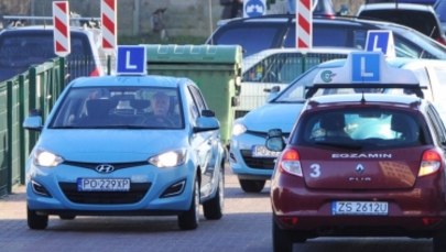 „Rzeczpospolita”: Egzamin na prawo jazdy będzie łatwiejszy? Szykują się zmiany w części praktycznej