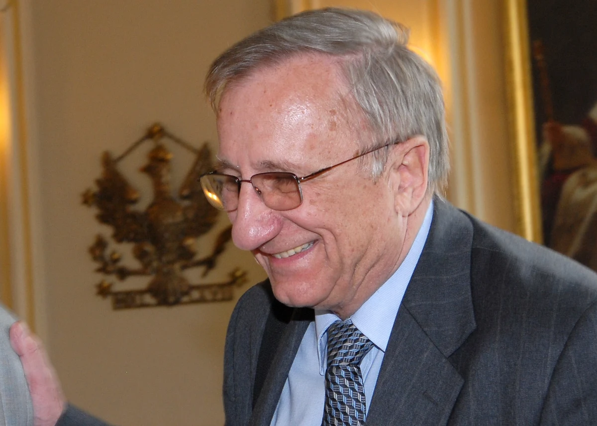 Profesor Zdzisław Kędzia z Uniwersytetu Adama Mickiewicza w Poznaniu został jednogłośnie wybrany przez Radę Gospodarczo – Społeczną Narodów Zjednoczonych (ECOSOC) do Komitetu ds. Praw Ekonomicznych, Społecznych i Kulturalnych ECOSOC (Committee on Economic, Social and Cultural Rights - CESCR). Polak ubiegał się o reelekcję i został wybrany na lata 2017 – 2020. 
