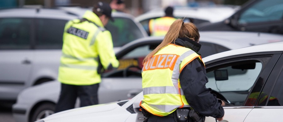 Jeśli liczba przybywających do Niemiec imigrantów nadal będzie spadać, być może od 12 maja tymczasowo zniesione zostaną kontrole na granicach - zapowiedział w austriackiej telewizji ORF niemiecki minister spraw wewnętrznych Thomas de Maiziere. Kontrole na niemieckich granicach wznowiono we wrześniu z powodu masowego napływu migrantów i uchodźców do tego kraju.