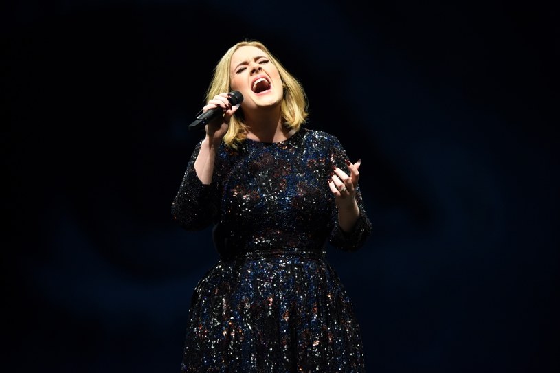 Podczas koncertu w Birmingham Adele napotkała problemy techniczne. Kiedy podczas wykonywania utworu "All I Ask" jej mikrofon przestał działać, publiczność zgromadzona w Genting Arena pomogła jej śpiewać piosenkę. 